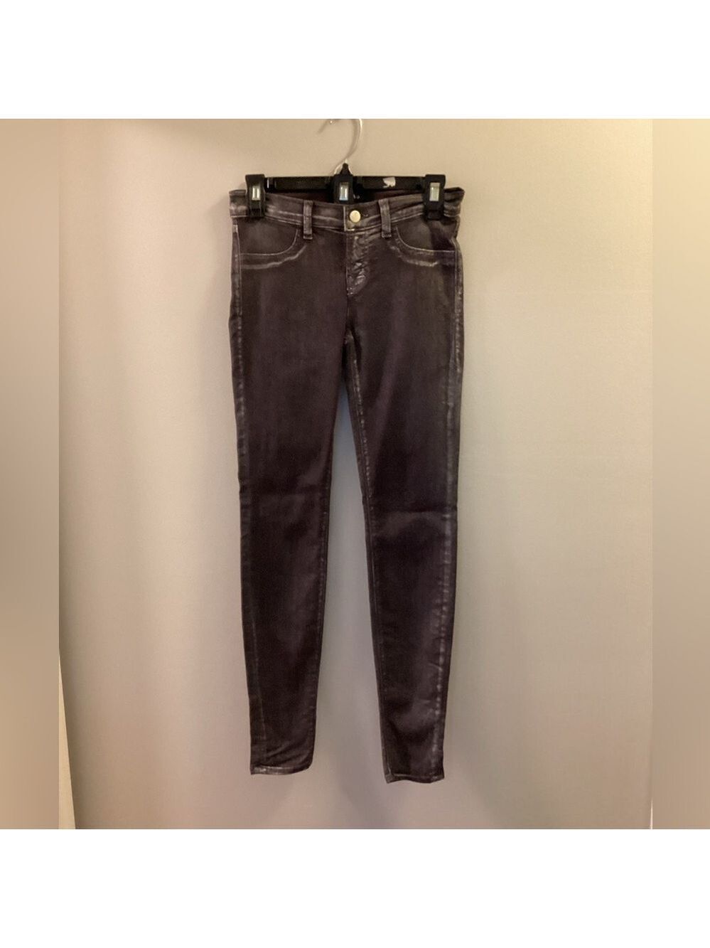 J Brand Super skinny jeans woman’s size 26
Indigo will bleed